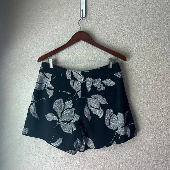 Ann Taylor Dress Shorts Women’s Floral Black and White 6 - Picture 4 of 6